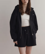 【4月上旬予約商品】ロゴプレート付きジップパーカー