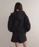 【4月上旬予約商品】ロゴプレート付きジップパーカー