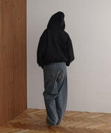 【4月上旬予約商品】ロゴプレート付きジップパーカー