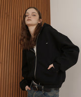 【4月上旬予約商品】ロゴプレート付きジップパーカー