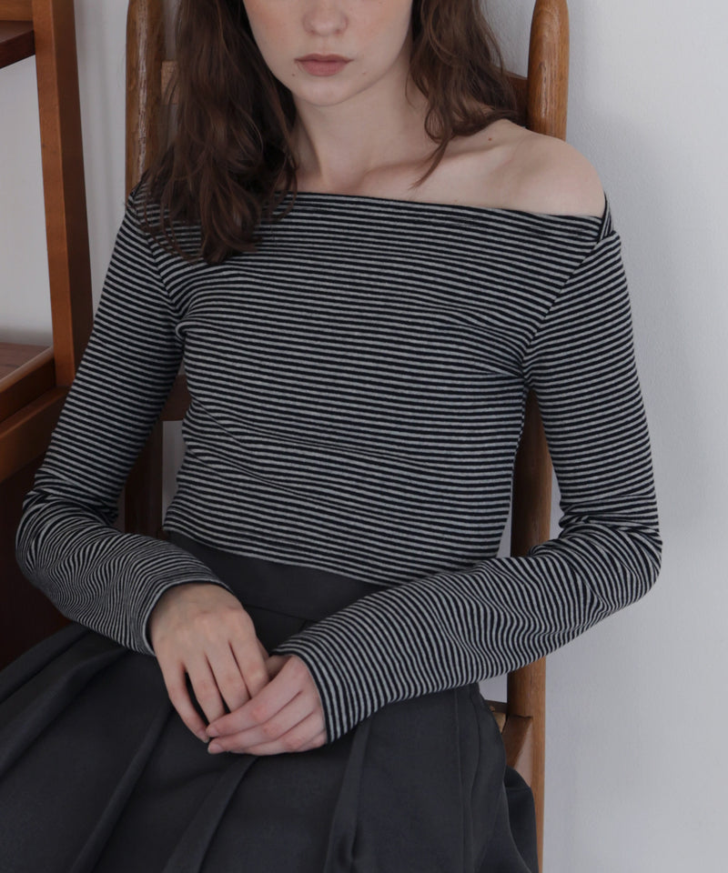 オフショルクロップドロングスリーブTシャツ