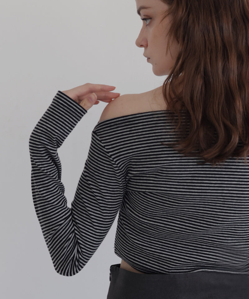 オフショルクロップドロングスリーブTシャツ