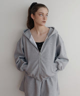 【4月上旬予約商品】ロゴプレート付きジップパーカー