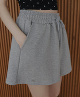 【4月上旬予約商品】ロゴプレート付きショートパンツ