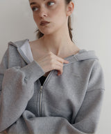 【4月上旬予約商品】ロゴプレート付きジップパーカー