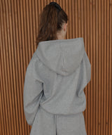 【4月上旬予約商品】ロゴプレート付きジップパーカー