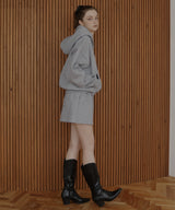 【4月上旬予約商品】ロゴプレート付きショートパンツ