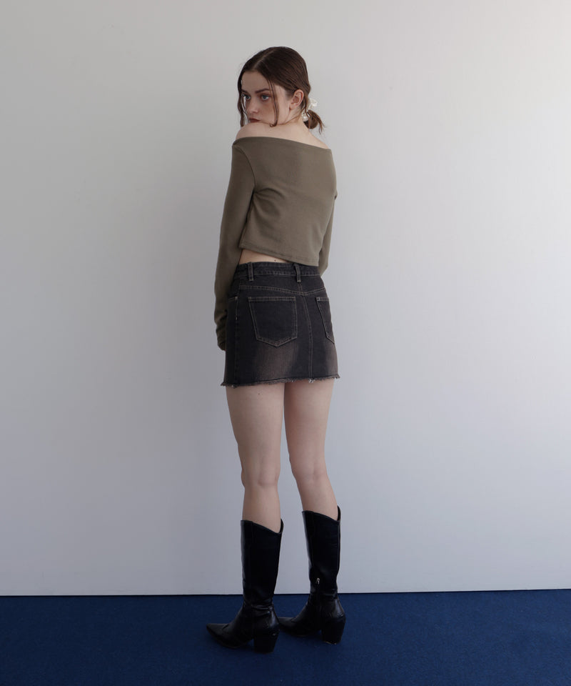 オフショルクロップドロングスリーブTシャツ
