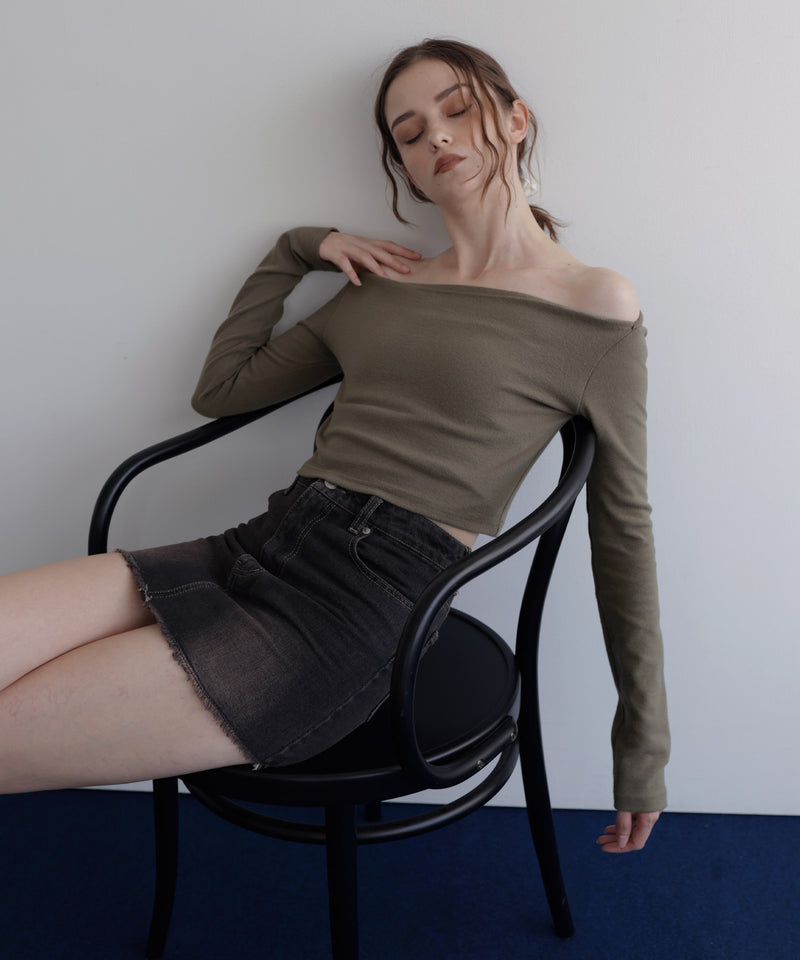 オフショルクロップドロングスリーブTシャツ