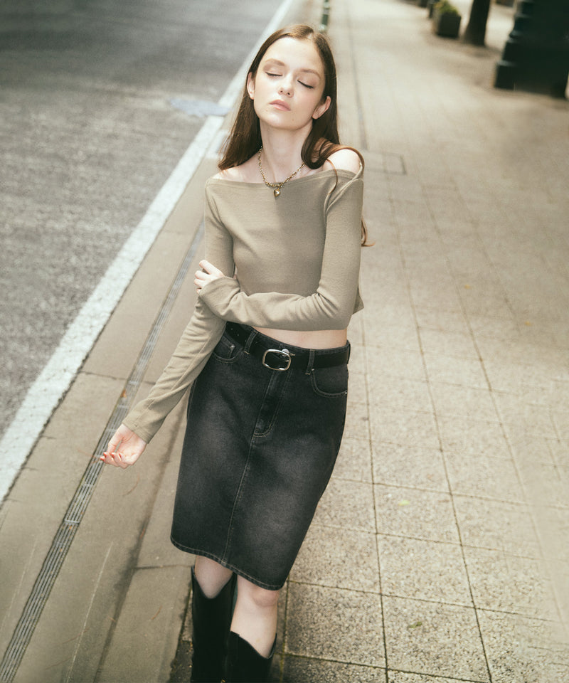 オフショルクロップドロングスリーブTシャツ