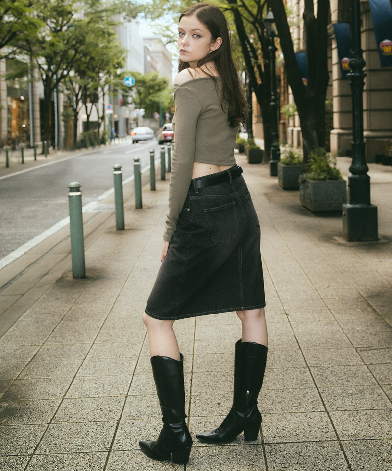 オフショルクロップドロングスリーブTシャツ