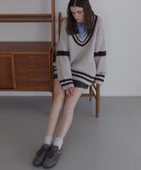 オーバーサイズVネックバイカラーラインニット