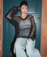 【しょちゃんコラボ】スパンコール透かし編みＶネックニット