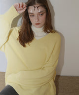 Vネックオーバーサイズニット