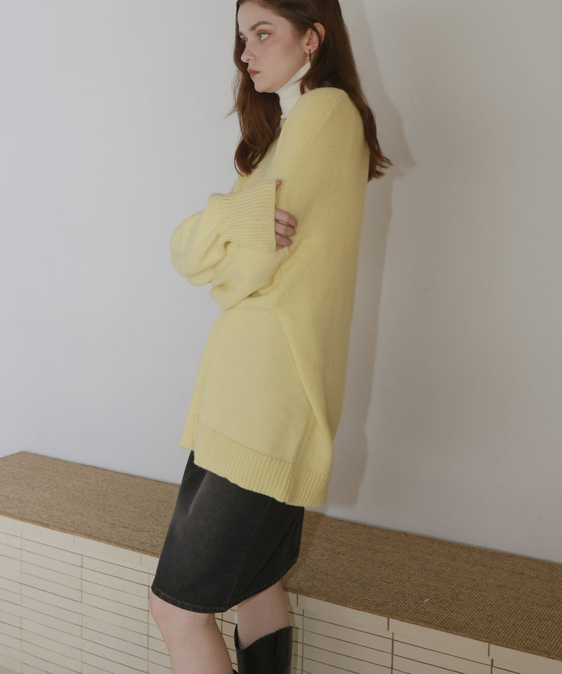 Vネックオーバーサイズニット