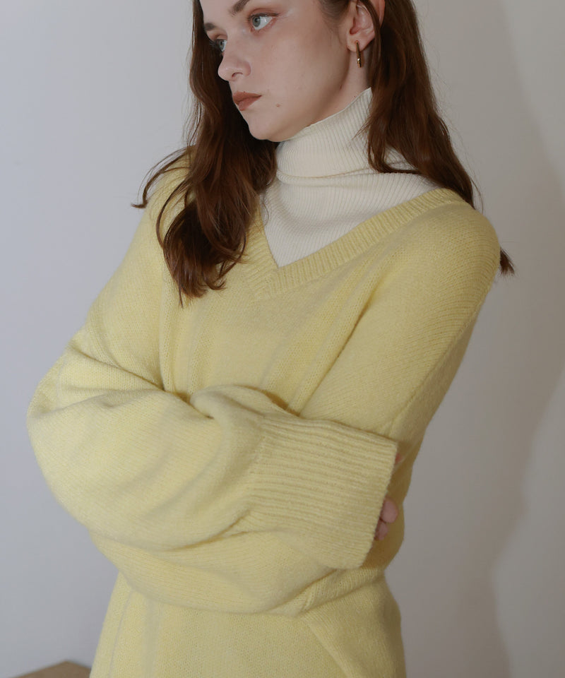 Vネックオーバーサイズニット