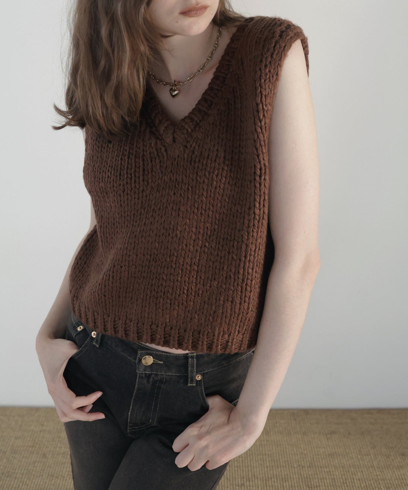 ロービングVネックニットベスト – Mili