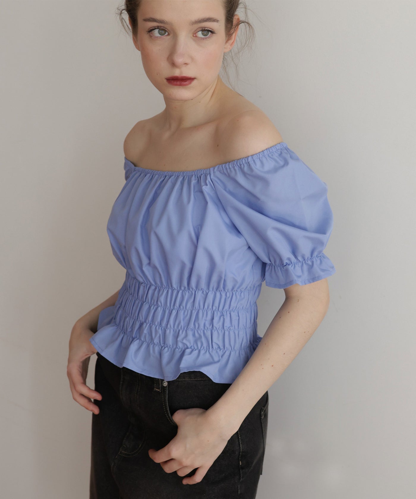 M me eme ♡ オフショルブラウス 2WAYシャーリングオフショルシャツブラウス – Mili