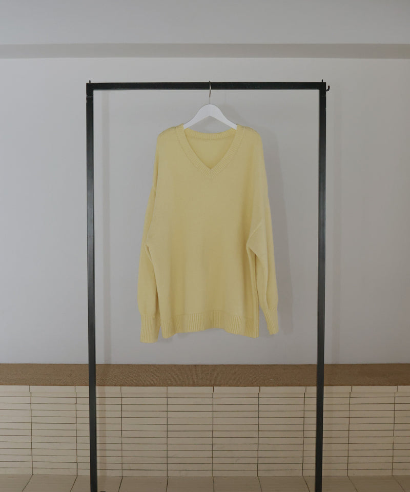 Vネックオーバーサイズニット