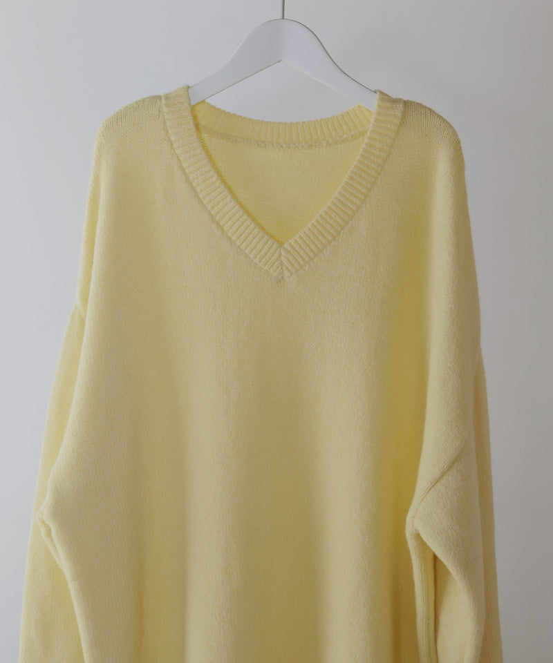 Vネックオーバーサイズニット