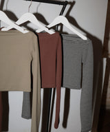 オフショルクロップドロングスリーブTシャツ